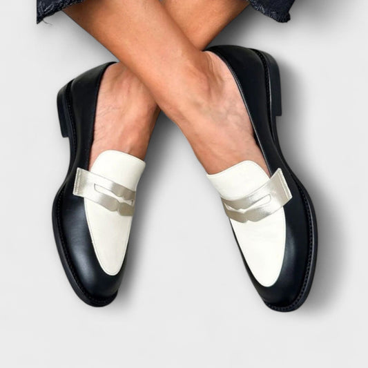 Xara – Zwarte Loafers met Metalen Glans
