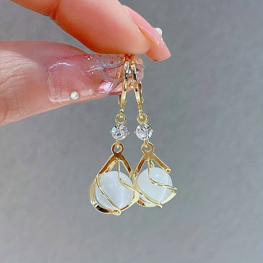 Vintage White Opal Dangling Golden Oorbellen
